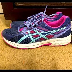 Women’s ASICS tennis shoes size 11